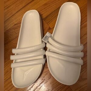 Old Navy Puffy White 3 Strap Slides Size 9